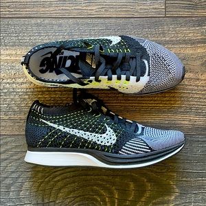 Nike Flyknit Racer - Black/White/Volt